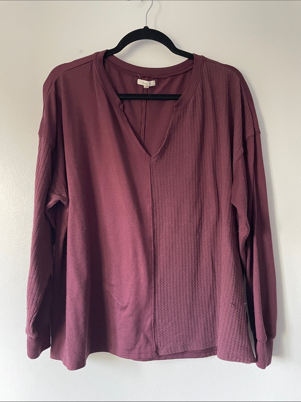 Maurices Long Sleeve V-Neck Top in Burgundy Size XL